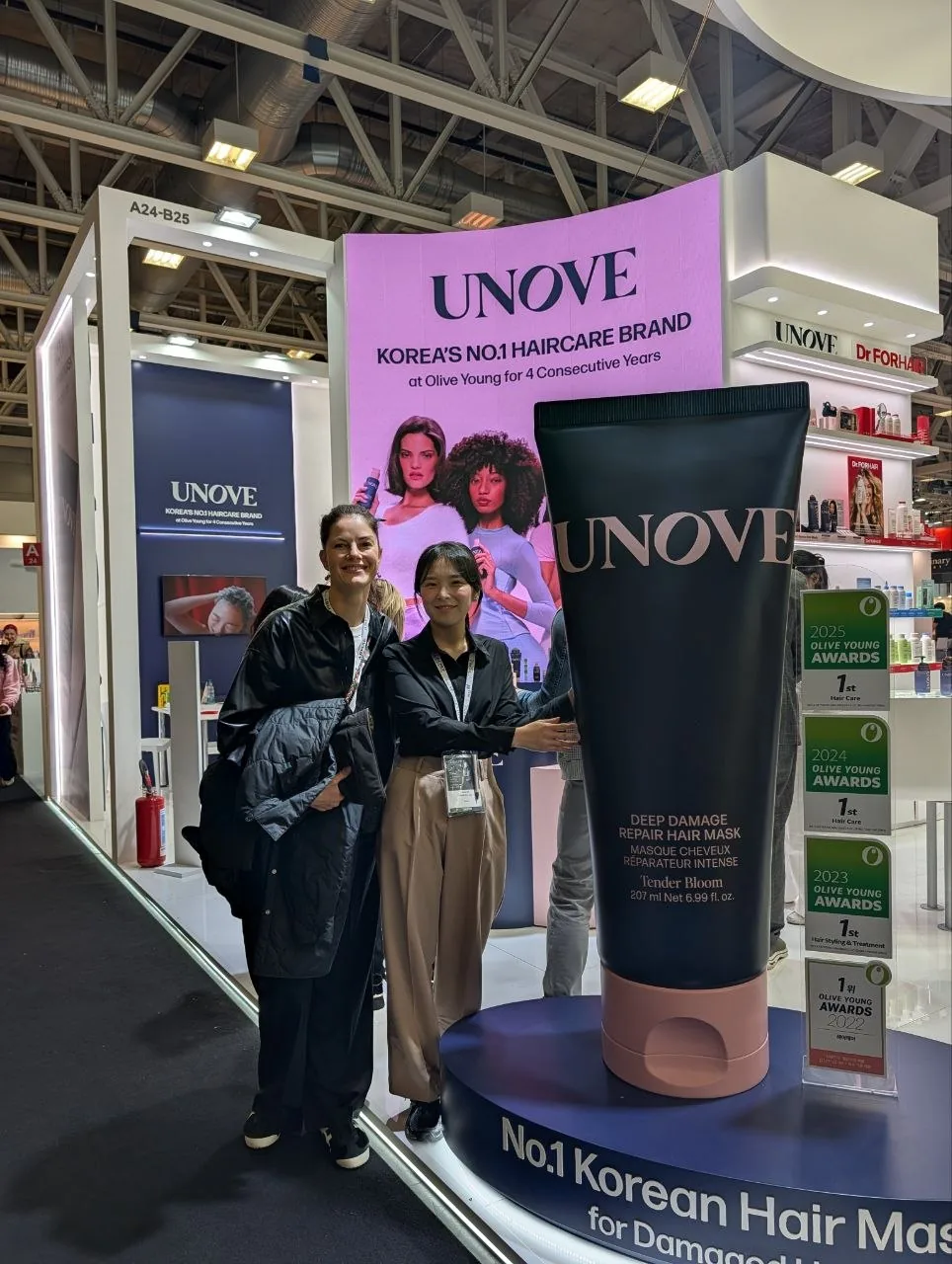 At the UNOVE and Dr.FORHAIR stand